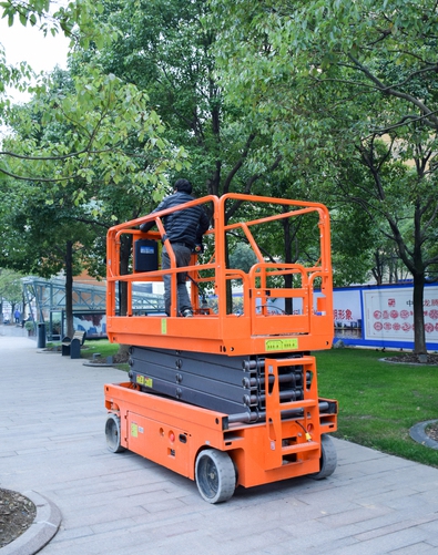 升降機(jī)哪家好?應(yīng)如何選擇? 液壓升降機(jī)升降平臺